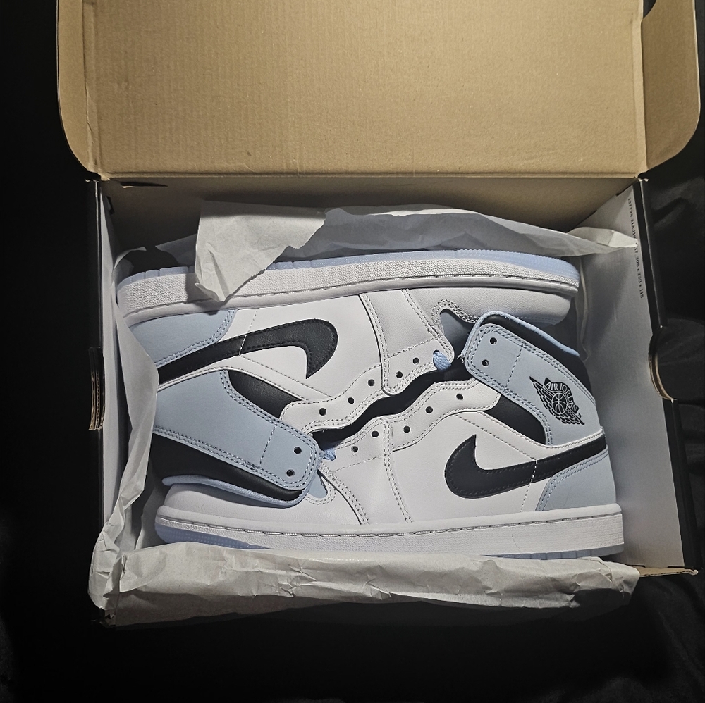 Jordan 1 Mid SE